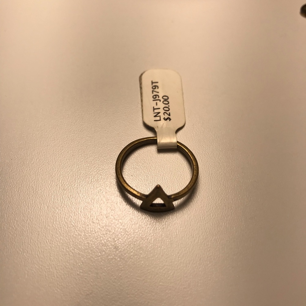 Triangle ring - Picture 2 of 7